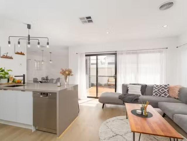 Deal! 3 BR 43a Wolseley Grove, Bell Post Hill, VIC 3215 Town.