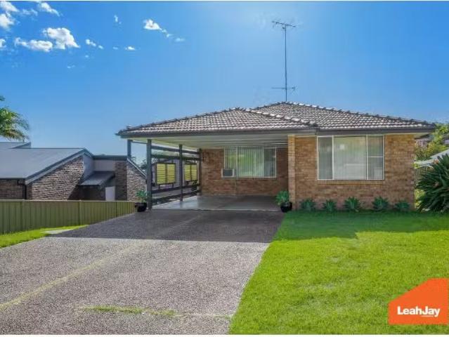 Just in! 3 BR 4 Bolivia Close, Adamstown Heights House for ren.