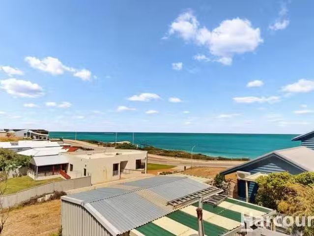 Cheap 3 BR 4 Robinson Avenue, Quinns Rocks, WA 6030