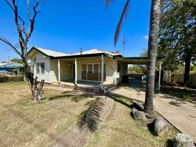 Cheap 3 BR 591 Armidale Road, TAMWORTH House for rent Listed.