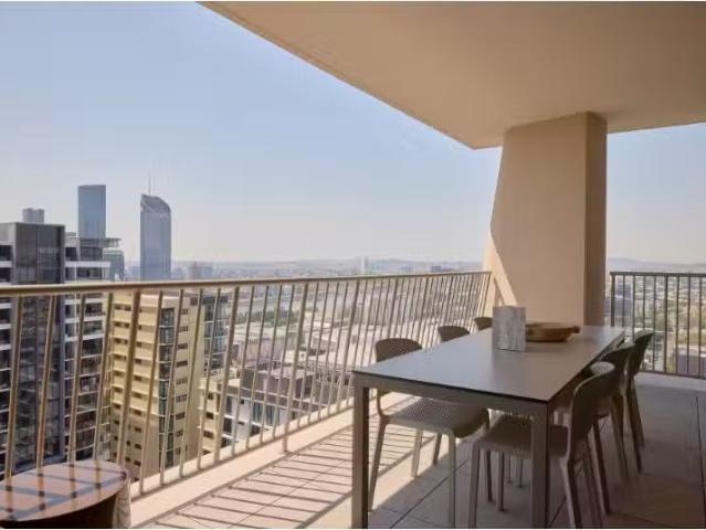 Charming 3 BR 504/17 Cordelia Street, South Brisbane Apartment.
