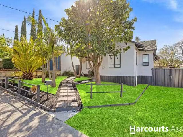 Deal! 3 BR 52 Tristania Street, Doveton, VIC 3177 House for.