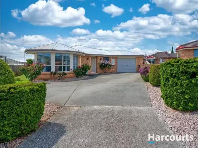Just in! 3 BR 5 Kuranda Close, DEVONPORT, TAS 7310 House for.