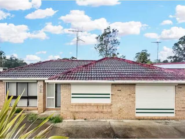 Cheap 3 BR 5 Romilly Place, Ambarvale House for rent Listed b.