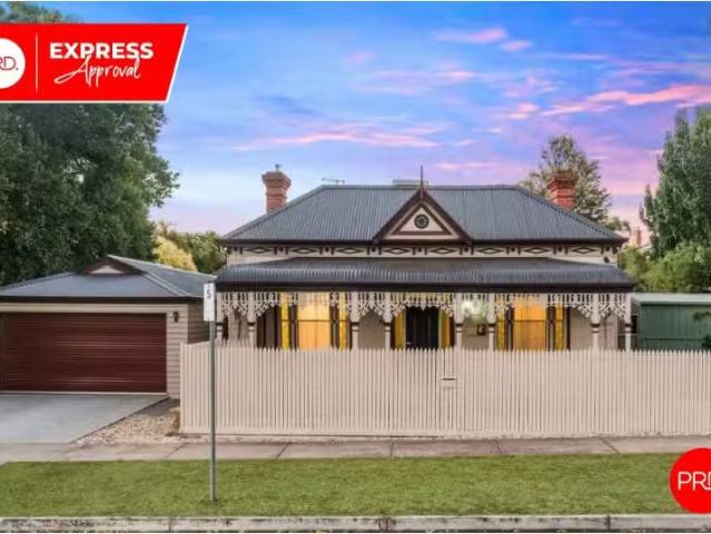 Cozy 3 BR 66 Old High Street, GOLDEN SQUARE House for rent Li.