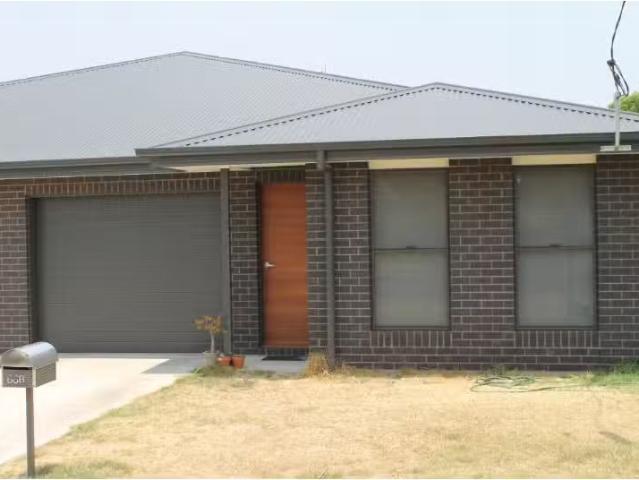 Cheap 3 BR 66B Urabatta Street, INVERELL Townhouse for rent L.