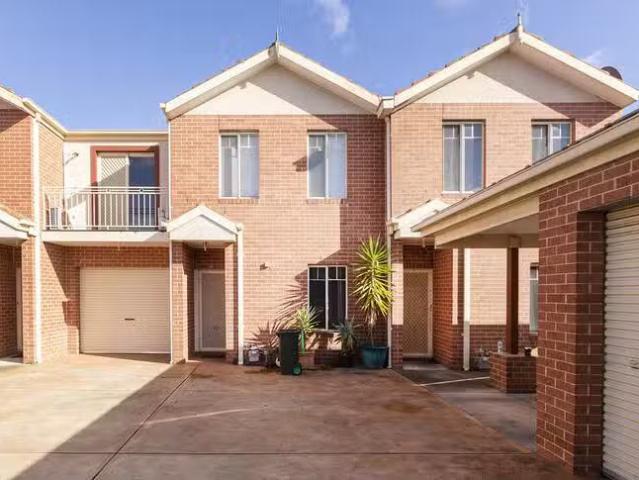 Just in! 3 BR 6/7 Plymouth Avenue, Pascoe Vale, VIC 3044