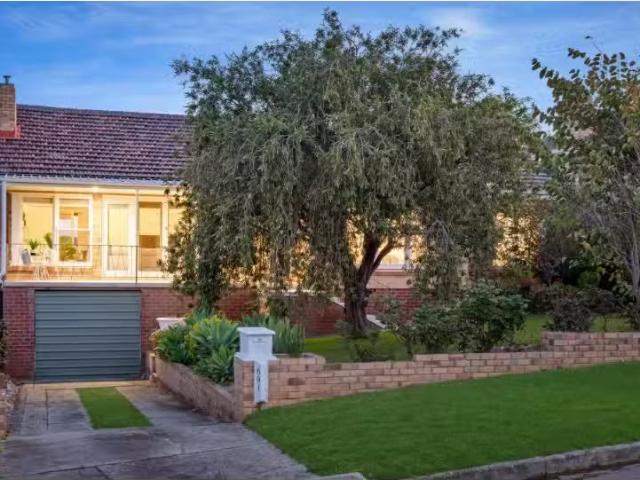 Charming 3 BR 693 Stedman Crescent, ALBURY House for rent Lis.