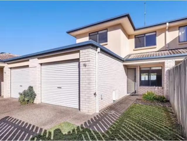 Just in! 3 BR 69/2 Falcon Way, Tweed Heads South Townhouse for.