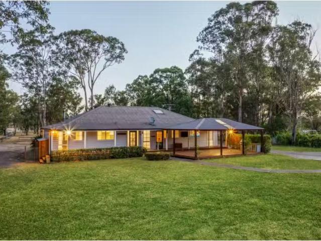 Cheap 3 BR 61 Buckingham Street, Pitt Town House for rent Lis.
