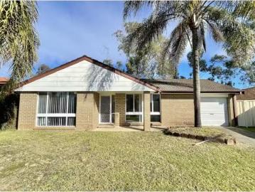 Cheap 3 BR 61 Harwood Circuit, Glenmore Park House for rent L.