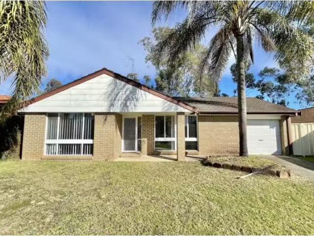 Nice 3 BR 61 Harwood Circuit, Glenmore Park House for rent Li.