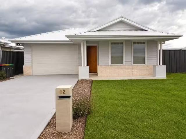 For Rent! 3 BR 62 Knox Crescent, Mudgee House for rent Listed.