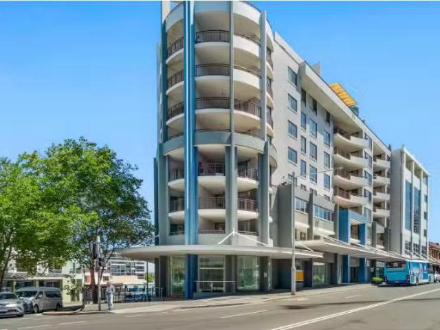 Nice 3 BR 76/313 Crown Street, Wollongong Apartment for rent.
