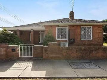 Deal! 3 BR 76 New England Highway, Maitland, NSW 2320