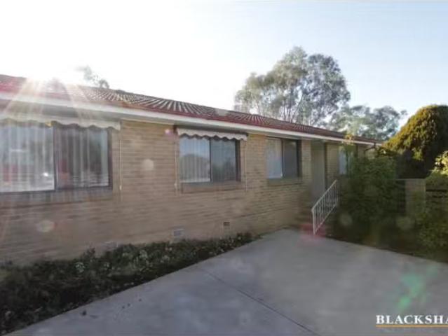 Unique 3 BR 77 Bissenberger Crescent, Kambah Townhouse for ren.