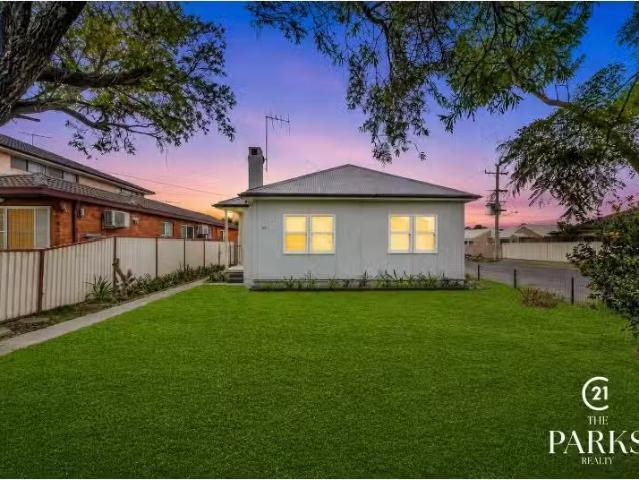 For Rent! 3 BR 79 Prince Street, Canley Heights House for rent.