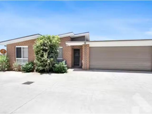 Deal! 3 BR 7/110 Kanahooka Road, Kanahooka Apartment for rent.