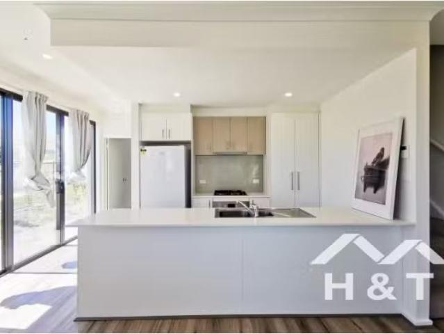 Nice 3 BR 7/17 Nevertire Street, Lawson Townhouse for rent Li.