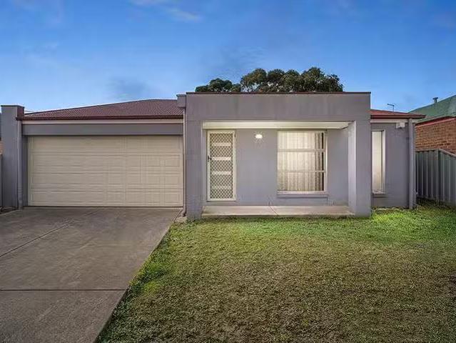 Cheap 3 BR 71 Mcnulty Drive, Wendouree, VIC 3355