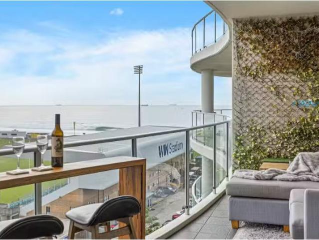 Deal! 3 BR 72/62 Harbour Street, Wollongong Apartment for rent.