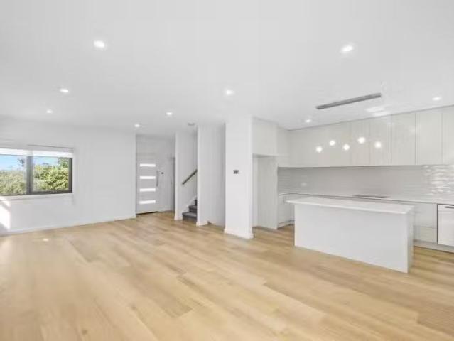 Cheap 3 BR 7 Alder Street, BURWOOD, VIC 3125 Townhouse for R.