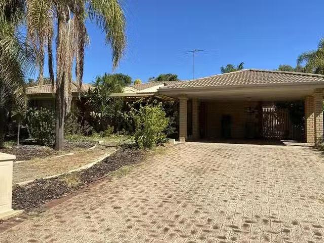 Cozy 3 BR 7 Kingfisher Drive, Halls Head, WA 6210