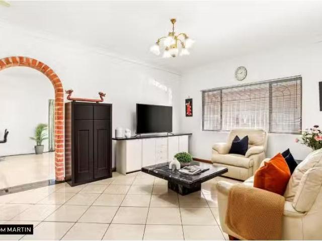 Just in! 3 BR 7 Humphrey Street, Rosebery House for rent List.