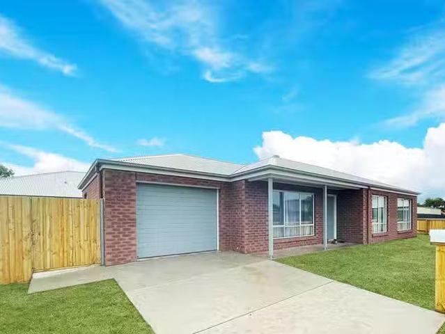 For Rent! 3 BR 7 Wannon Street, Portland North, VIC 3305