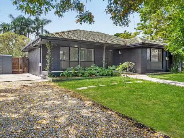 Cheap 3 BR 87 Edinburgh Drive, BETHANIA, QLD 4205 House for.
