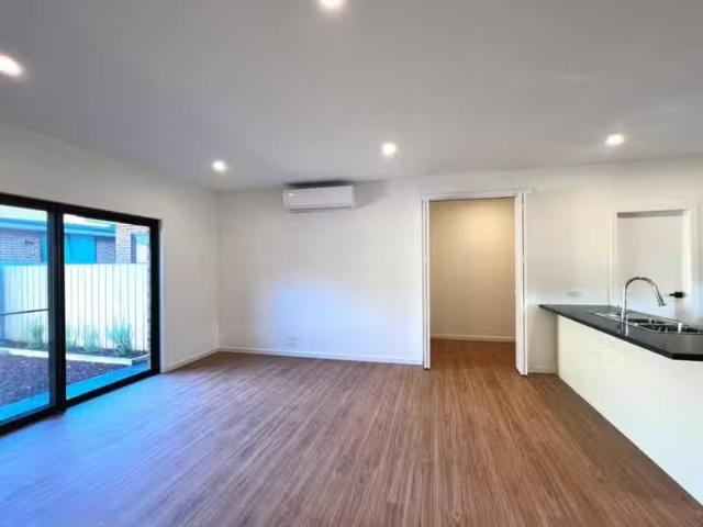 Rental! 3 BR 81 Broughton Road, Surrey Hills VIC 3127 Townho.
