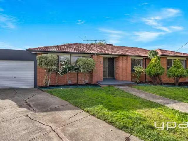 For Rent! 3 BR 8 Braemar Close, Gladstone Park, VIC 3043