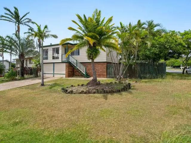 Just in! 3 BR 8 Dewar Drive, LOGANHOLME, QLD 4129 House for.