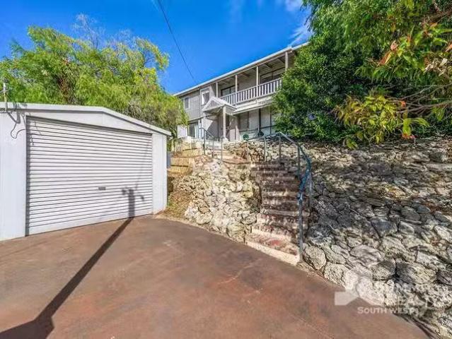 Charming 3 BR 8 Martin Court, Binningup, WA 6233
