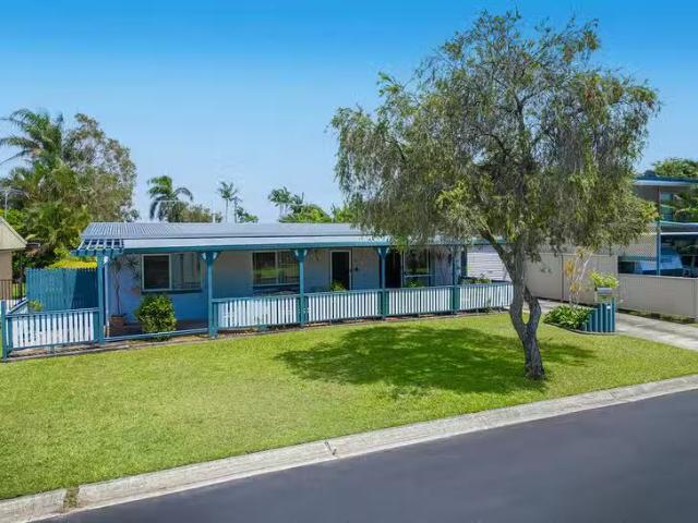 For Rent! 3 BR 8 Murrawong Street, Bellara, QLD 4507
