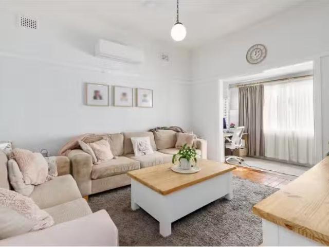Deal! 3 BR 8 Princes Street, MORTDALE House for rent Listed b.