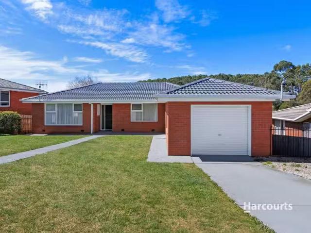 Cheap 3 BR 9 Blackwood Parade, ROMAINE, TAS 7320 House for R.