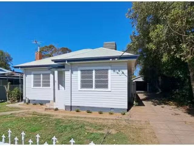 Nice 3 BR 9 Robert Street, South Tamworth House for rent List.