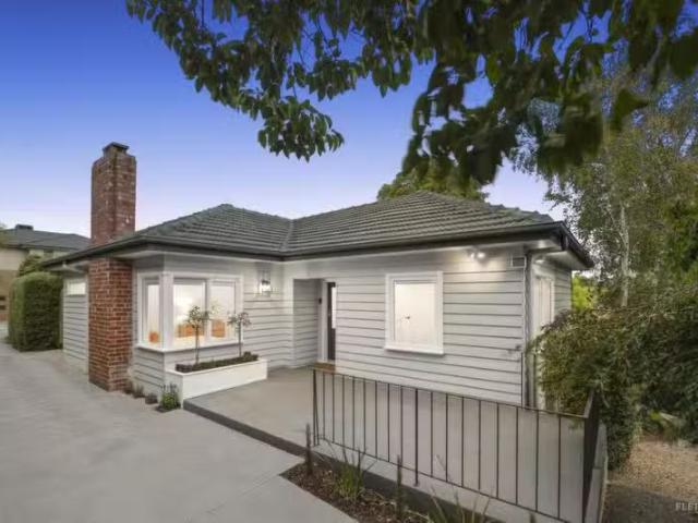 Cheap 3 BR 9 Wattle Avenue, Ringwood VIC 3134 House Auction