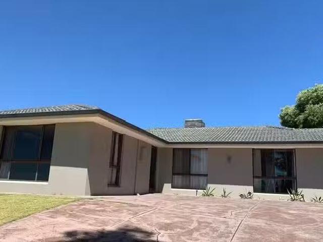 Cheap 3 Brooking Place, Australind, WA 6233