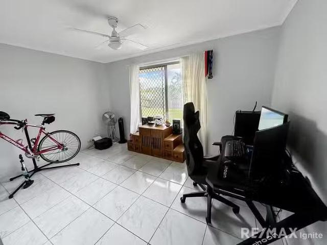 Cozy 3 Cheviot Place, Sinnamon Park, QLD 4073