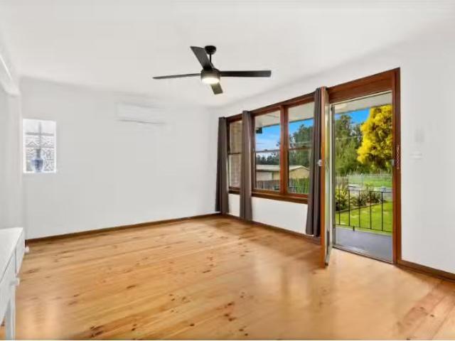 Cheap 3 Eleebana Crescent, KOONAWARRA House for rent Listed b.