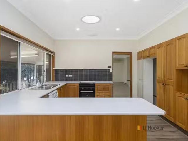 Charming 3 Eliot Street, Mannering Park, NSW 2259