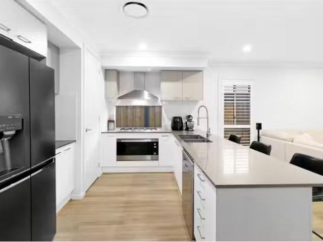 New 3 Hollindale Street, Box Hill House for rent Listed by Sh.