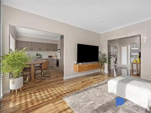 Just in! 3 Lindsay Street, Kangaroo Flat, VIC 3555