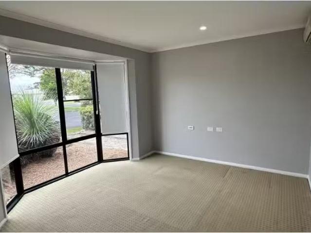 Cozy 3 Poplar Drive, Great Marlow House for rent Listed by Na.