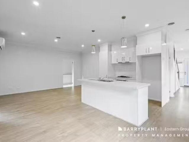 Just in! 3 Premier Close, Mooroolbark, VIC 3138