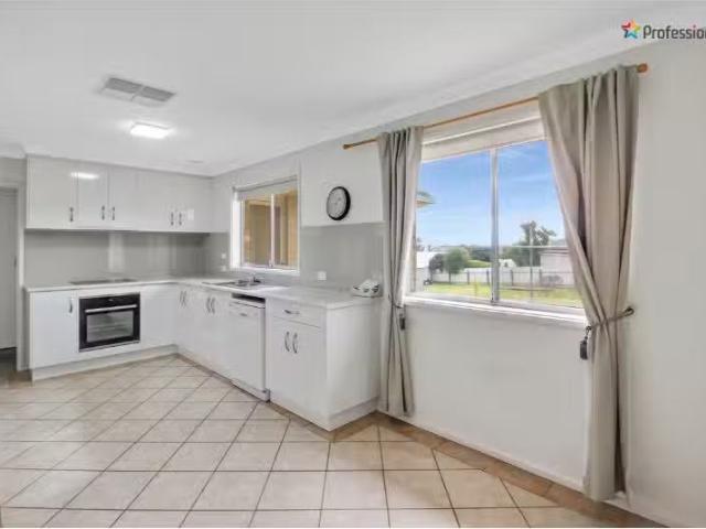 Just in! 3 Quambi Place, Mount Austin House for rent Listed b.