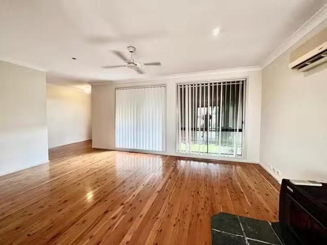 Deal! 3 Viscount Close, Raby, NSW 2566