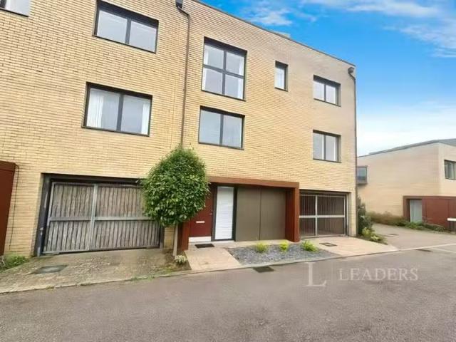 Cozy Terraced house for rent in Glebe Farm Drive, Trumpington.